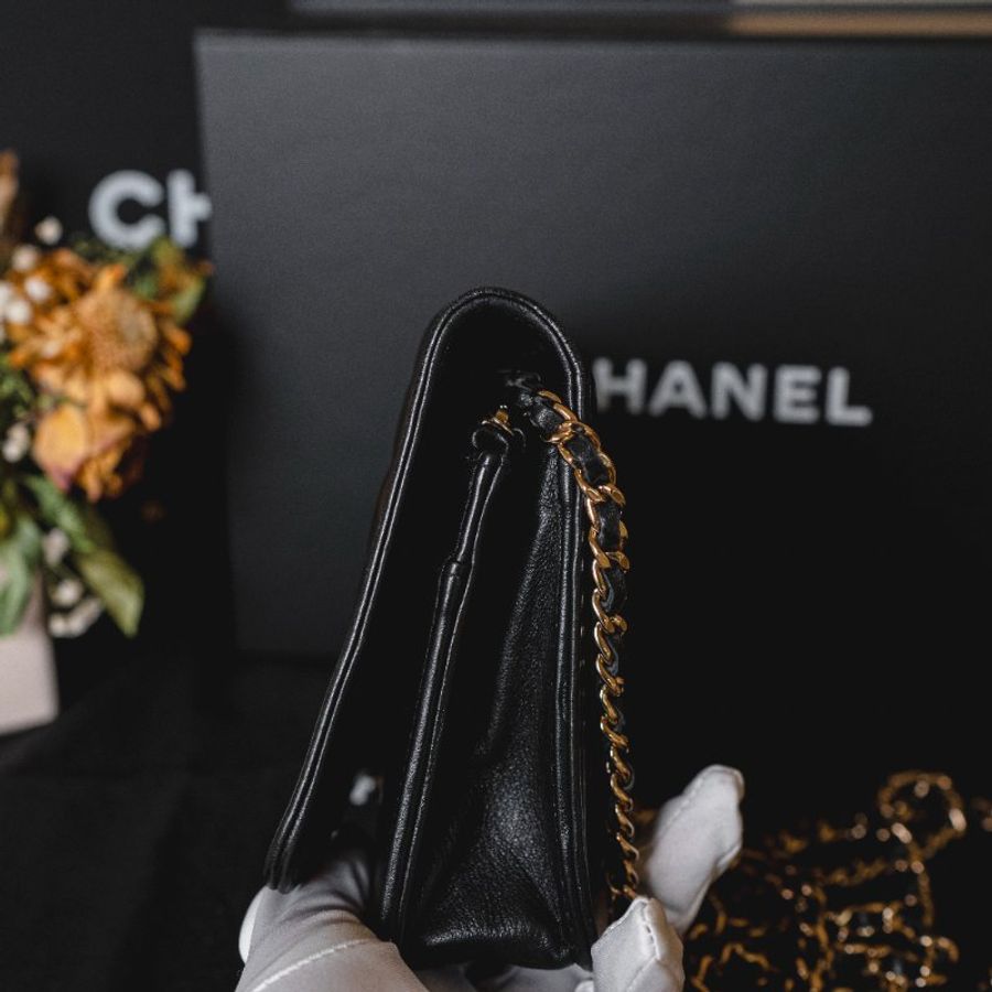 《CHANEL BOY WOC 黑色金扣》-2