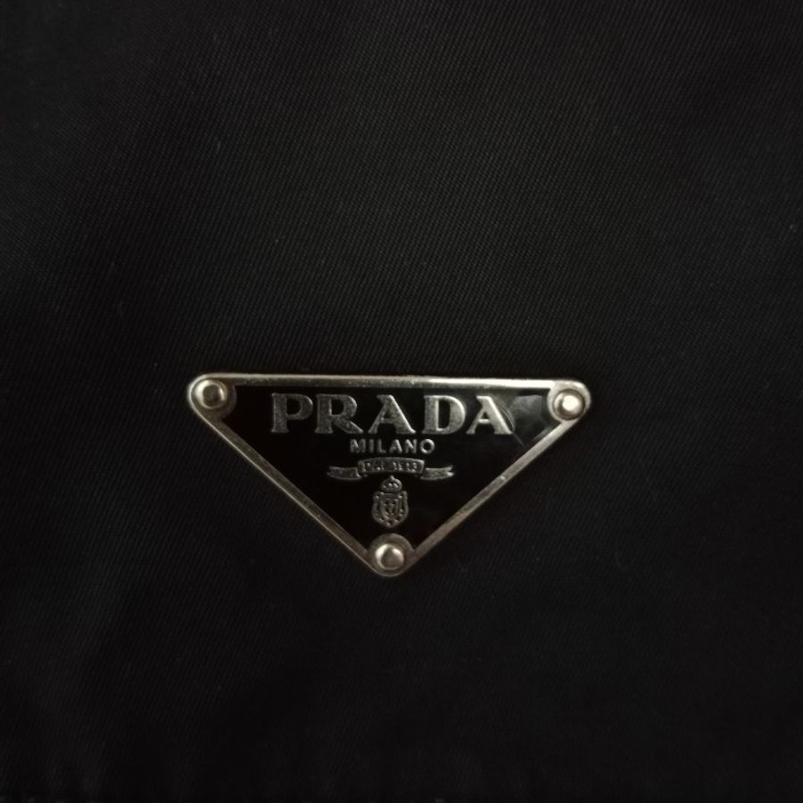 PRADA黑色尼龍斜背包-5