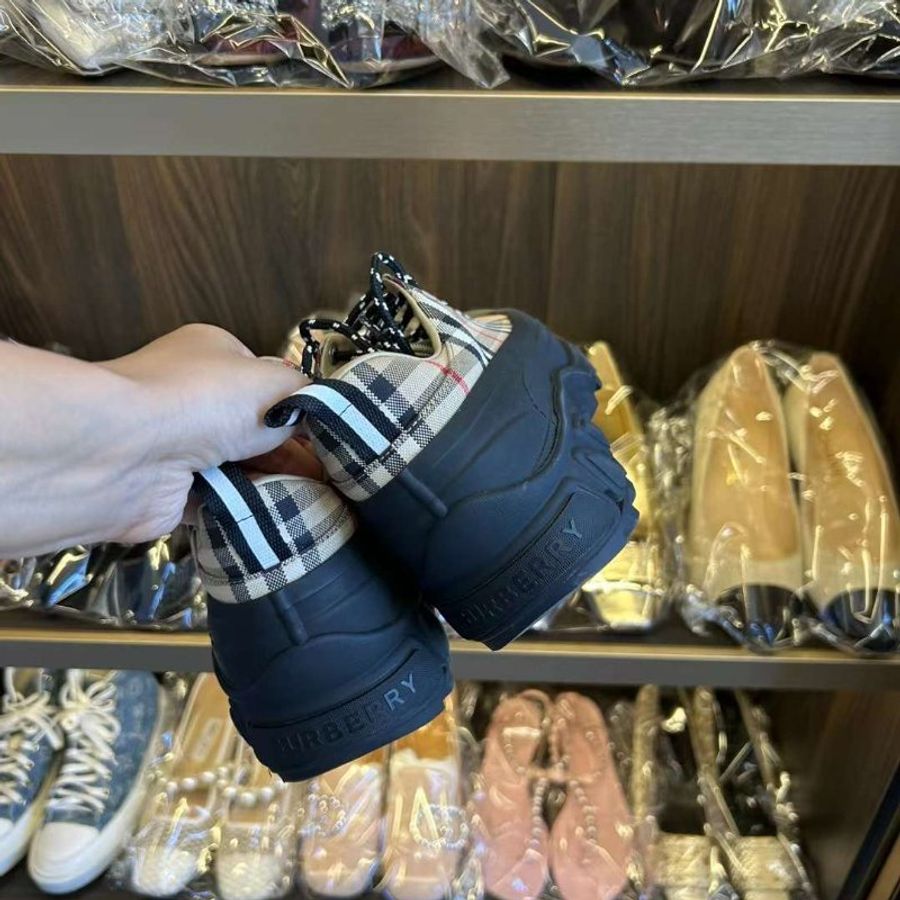 BURBERRY 尺寸37.5碼 穿一次非常新-4