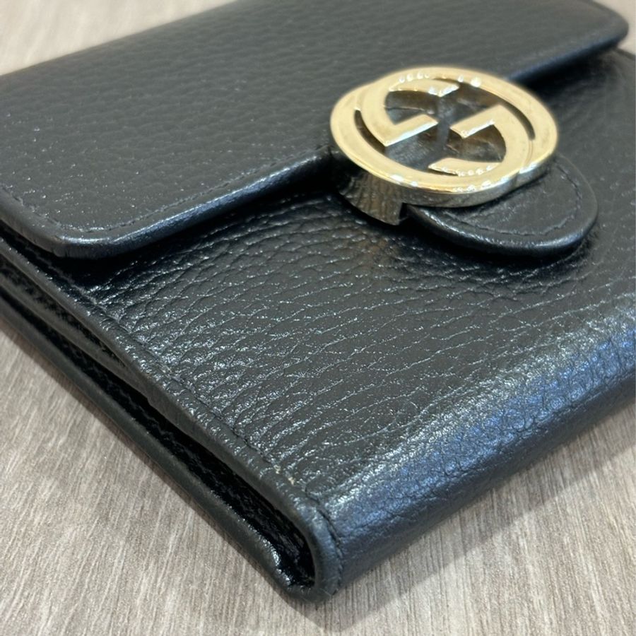 GUCCI 615525 黑色 荔枝皮 金釦 GG 零錢包 皮夾 短夾 錢包-2