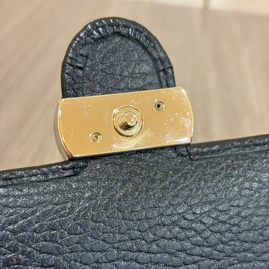 GUCCI 615525 黑色 荔枝皮 金釦 GG 零錢包 皮夾 短夾 錢包-12