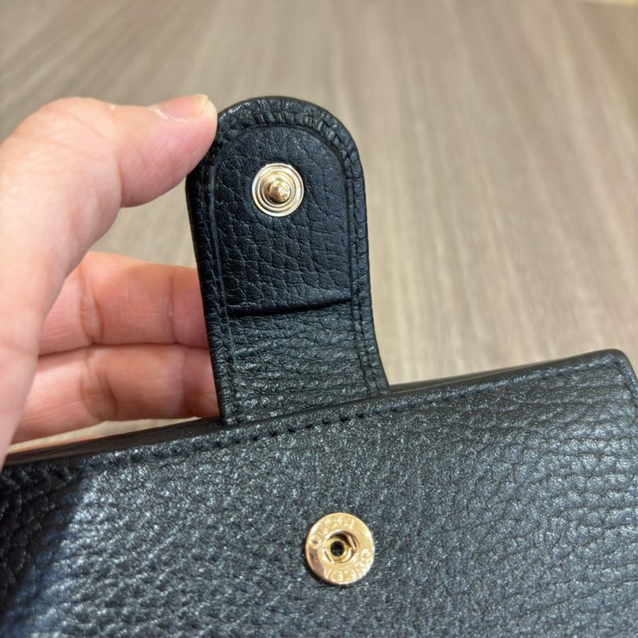 GUCCI 615525 黑色 荔枝皮 金釦 GG 零錢包 皮夾 短夾 錢包-14