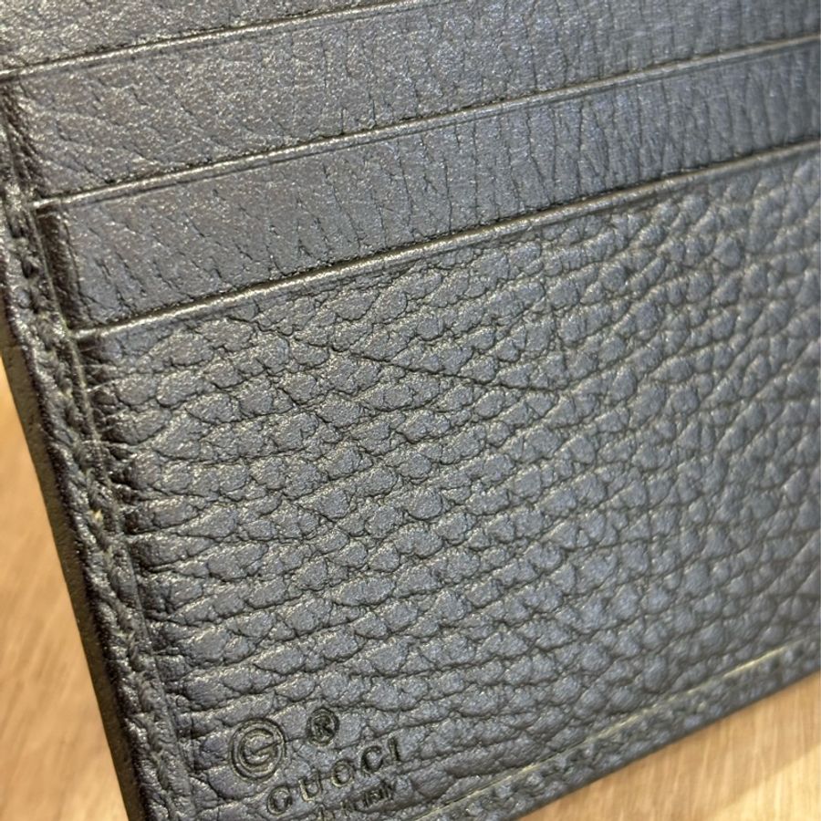 GUCCI 615525 黑色 荔枝皮 金釦 GG 零錢包 皮夾 短夾 錢包-16