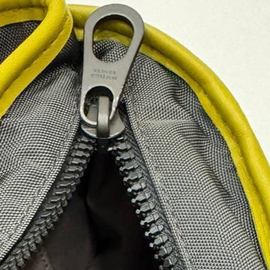 BOTTEGA VENETA BV 尼龍撞色 灰綠 胸包 胸口包 腰包 斜背包 肩背包-31