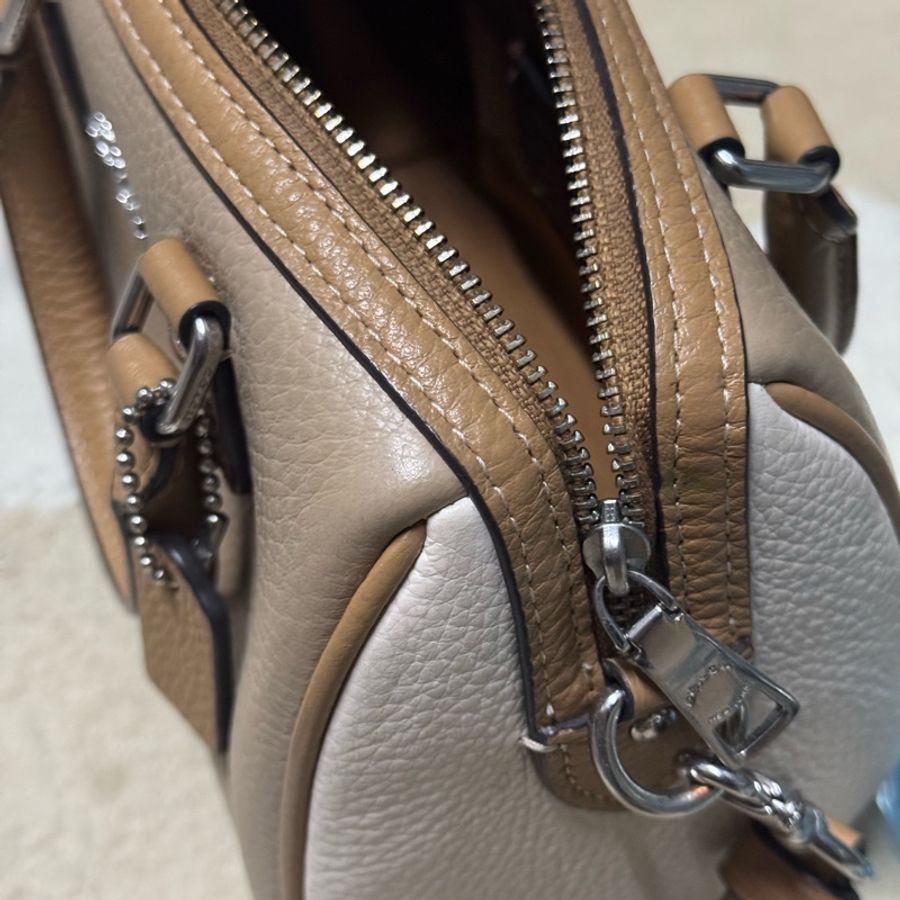 coach mini波士頓斜背手拿兩用小包-5