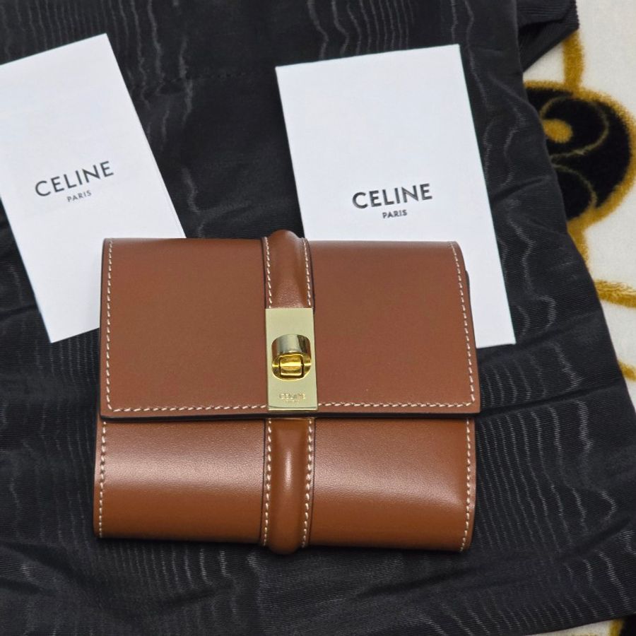 celine 緞面小牛皮 焦糖色金鈕扣三折短夾-0