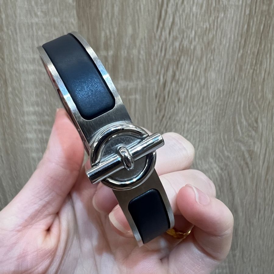 Hermes 89黑霧面琺瑯Clic Glenan手環-4