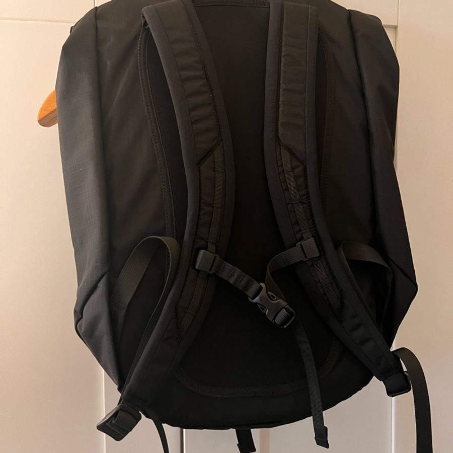 【Arcteryx始祖鳥】Granville Shoulder Bag BACKPACK黑 肩包 日常 旅行-3