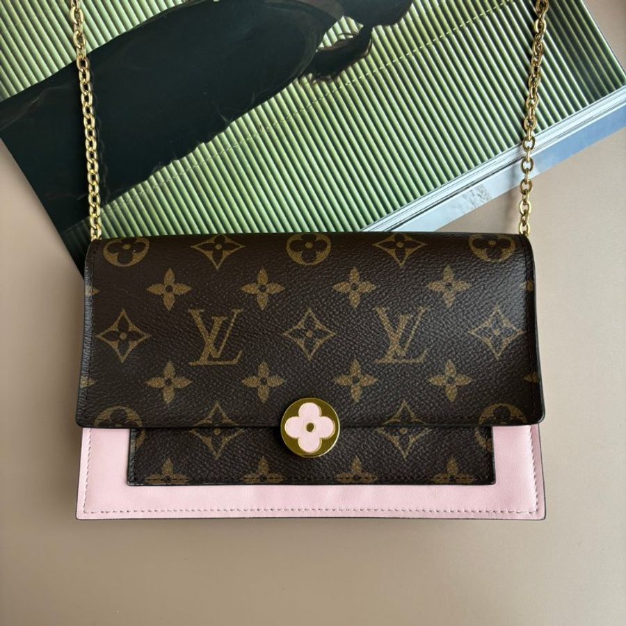 ::LOIUS VUITTON::  LV M69579 Flore 咖啡色經典花紋拼接粉色牛皮 WOC 金鍊斜背包-0