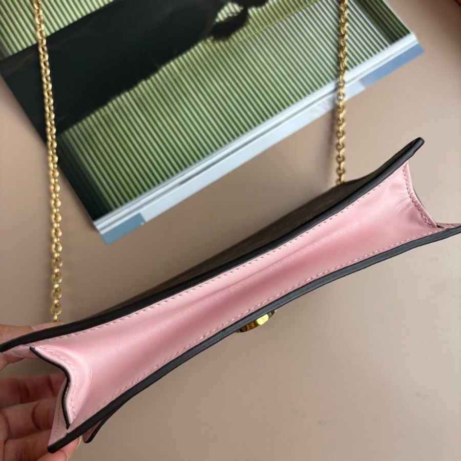::LOIUS VUITTON::  LV M69579 Flore 咖啡色經典花紋拼接粉色牛皮 WOC 金鍊斜背包-2