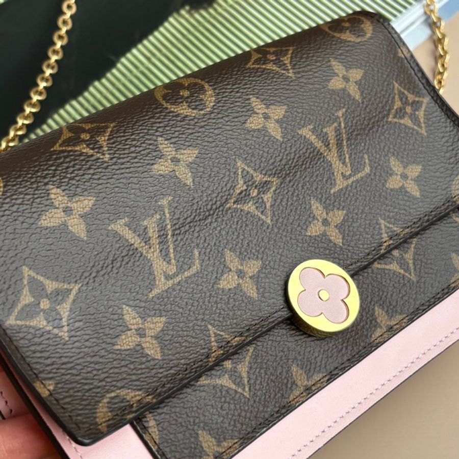 ::LOIUS VUITTON::  LV M69579 Flore 咖啡色經典花紋拼接粉色牛皮 WOC 金鍊斜背包-10