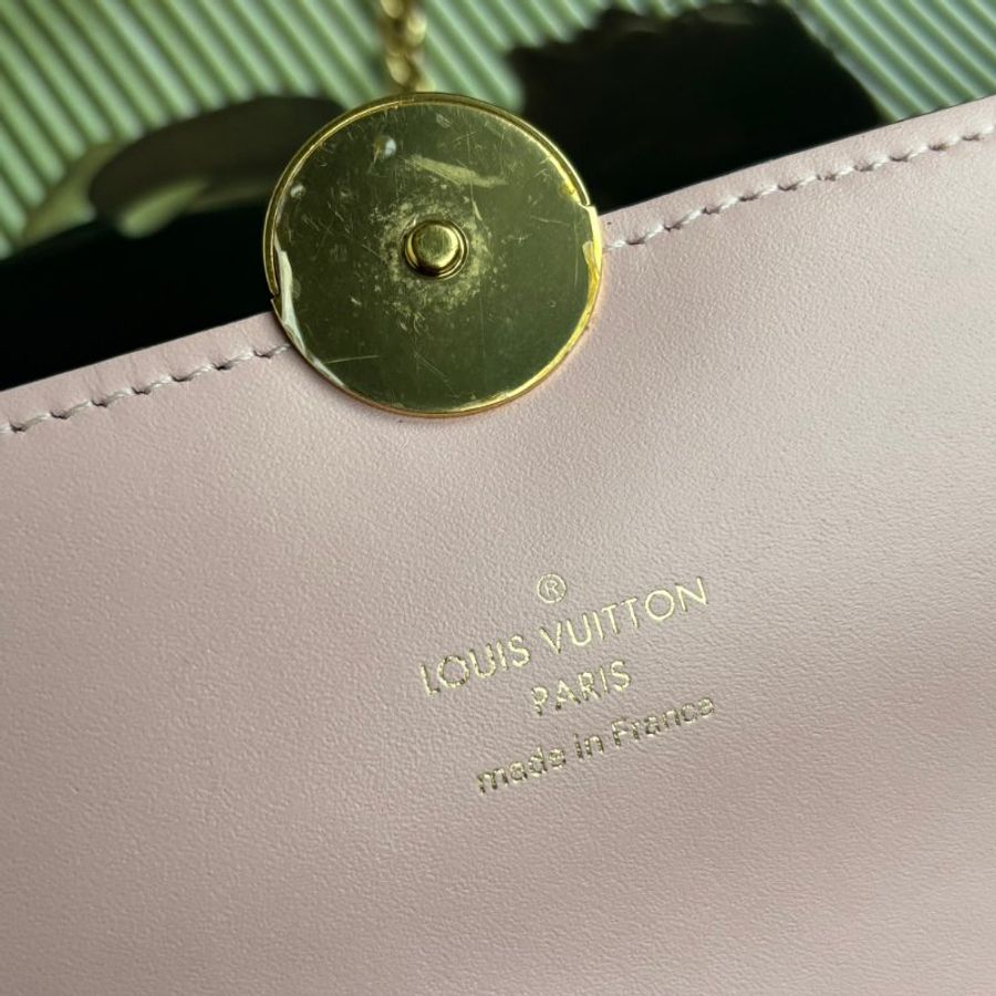 ::LOIUS VUITTON::  LV M69579 Flore 咖啡色經典花紋拼接粉色牛皮 WOC 金鍊斜背包-13