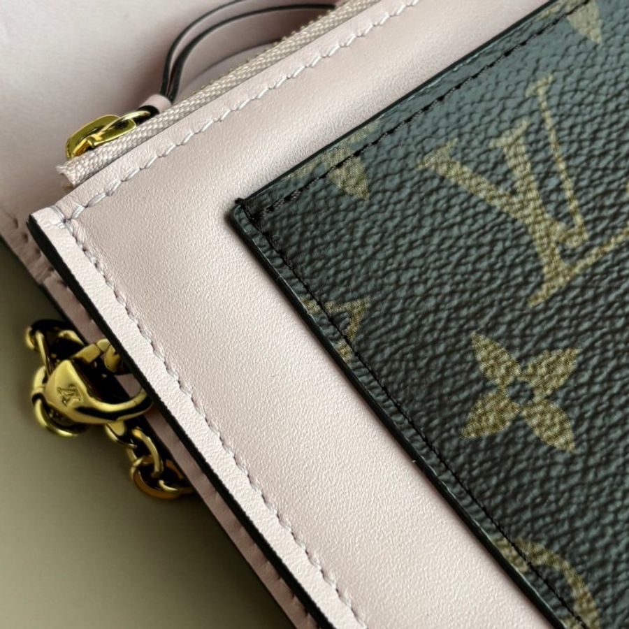 ::LOIUS VUITTON::  LV M69579 Flore 咖啡色經典花紋拼接粉色牛皮 WOC 金鍊斜背包-22