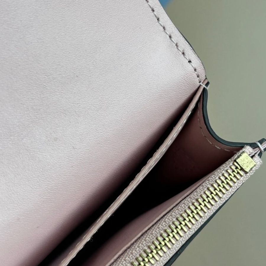 ::LOIUS VUITTON::  LV M69579 Flore 咖啡色經典花紋拼接粉色牛皮 WOC 金鍊斜背包-26