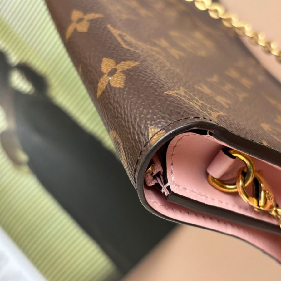 ::LOIUS VUITTON::  LV M69579 Flore 咖啡色經典花紋拼接粉色牛皮 WOC 金鍊斜背包-32