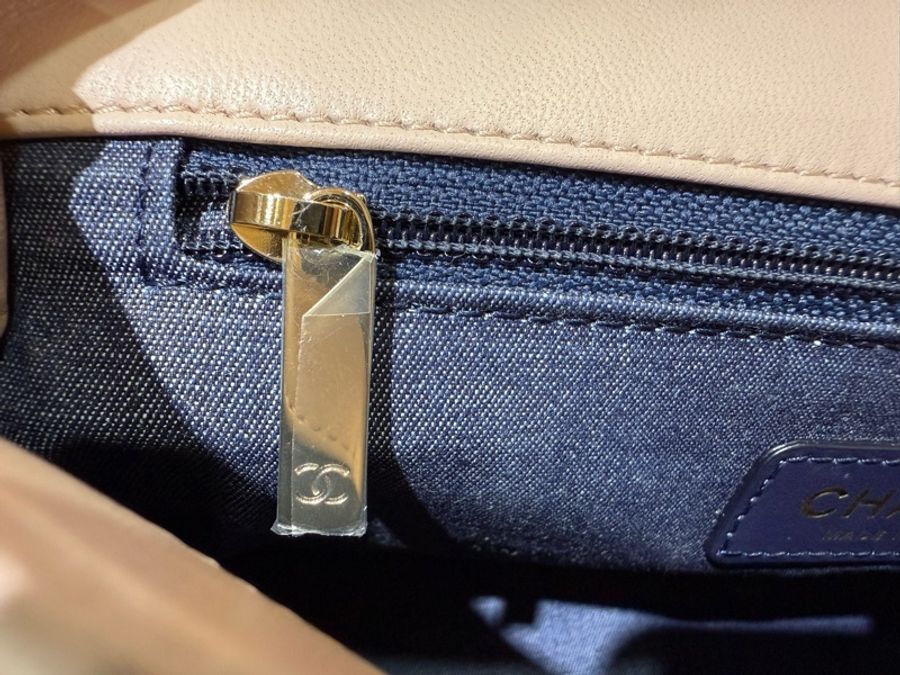 Chanel AS1353 粉膚色 杏色 金釦 Flap Bag Coco 斜背包 肩背包-22
