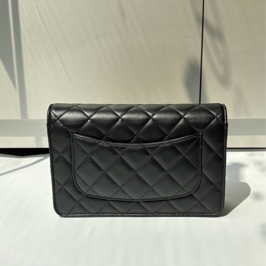 Chanel黑金羊皮別針款woc-1