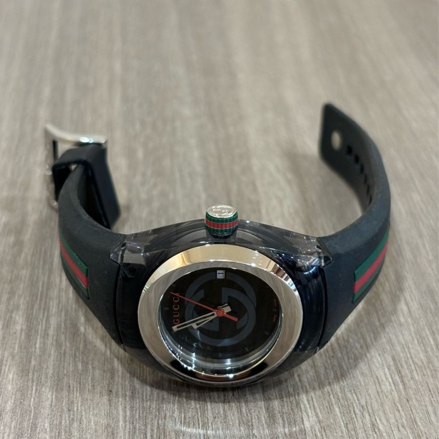 GUCCI GG LOGO SYNC 36MM 黑 橡膠 運動 綠紅綠 錶帶 石英 錶 手錶-1