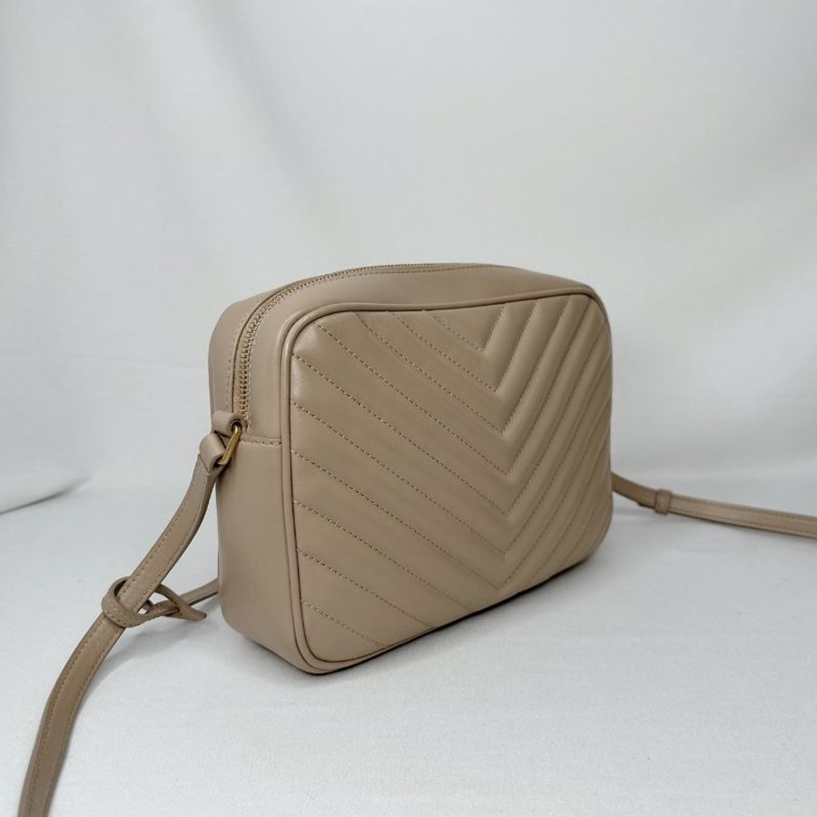YSL LOU絎縫皮革流蘇相機包-5