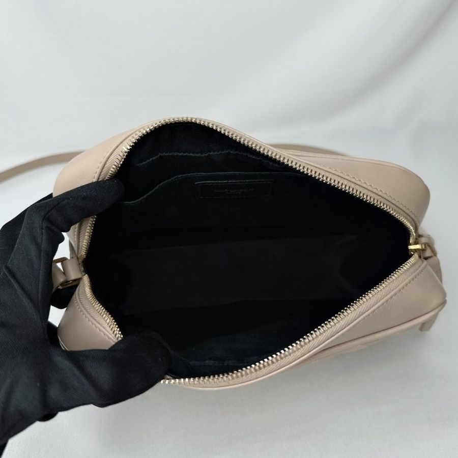 YSL LOU絎縫皮革流蘇相機包-6