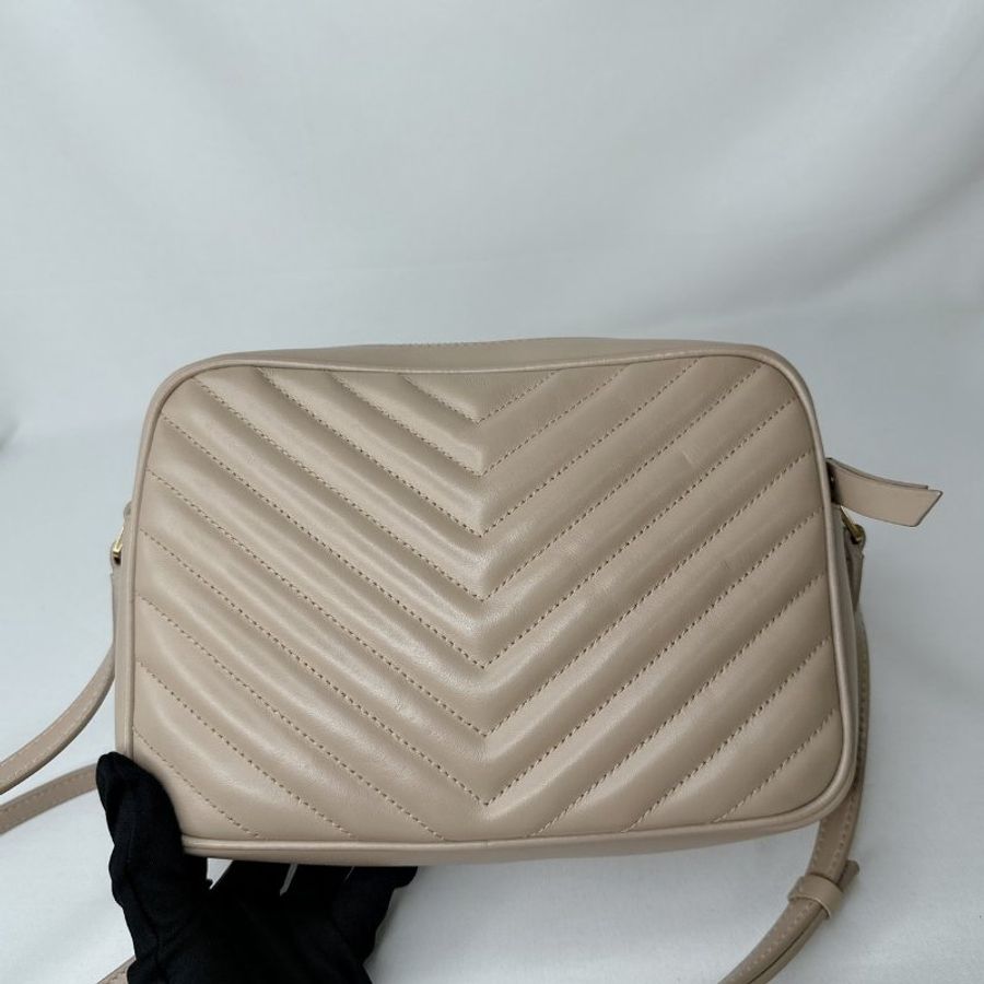 YSL LOU絎縫皮革流蘇相機包-8
