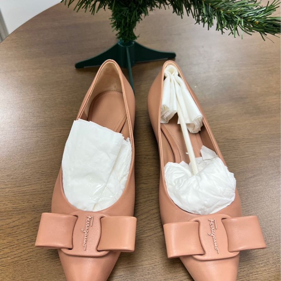 全新Ferragamo 鞋全真皮經典款特賣會購入原價28900特價9100salvatore ferragamo-16
