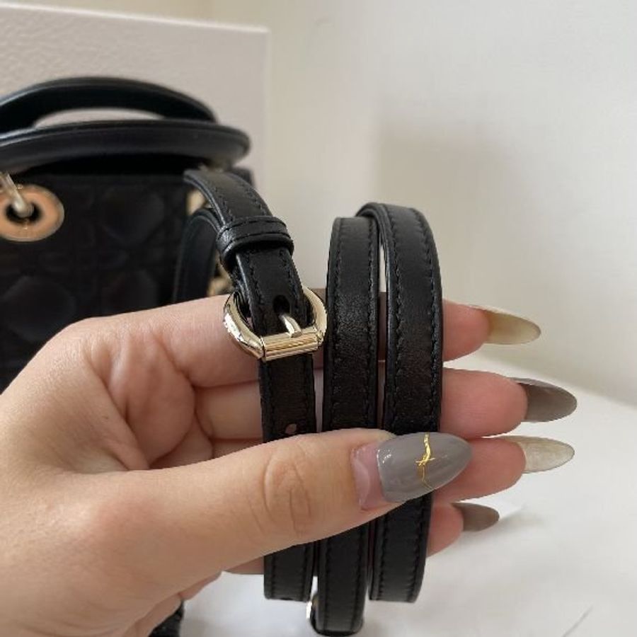 DIOR CARO POUCH 斜背包 黑色金扣-11