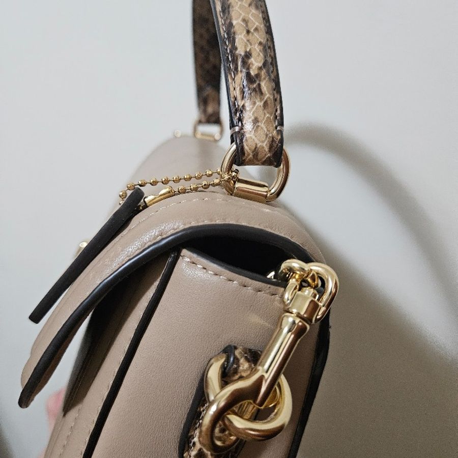 Coach marlie 奶茶金釦-2