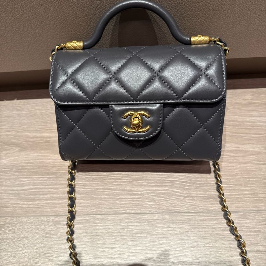 Chanel 深灰小包-0