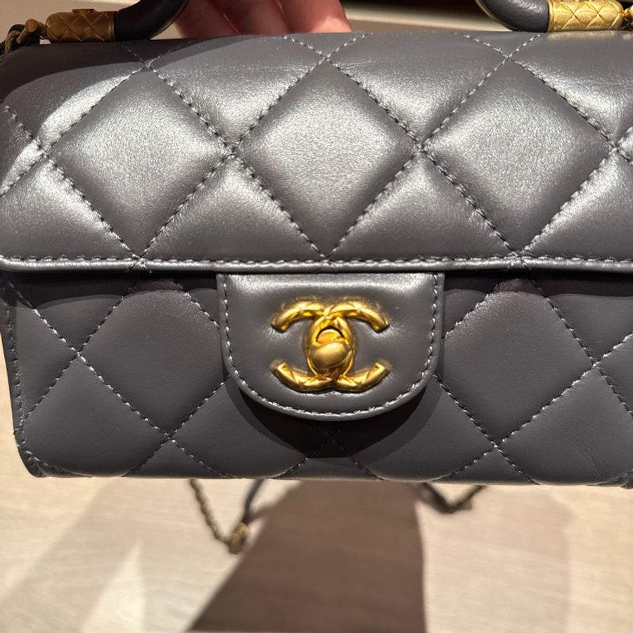 Chanel 深灰小包-2