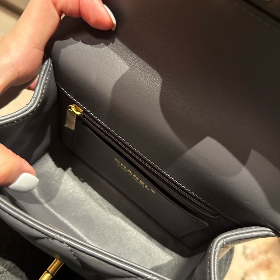 Chanel 深灰小包-5