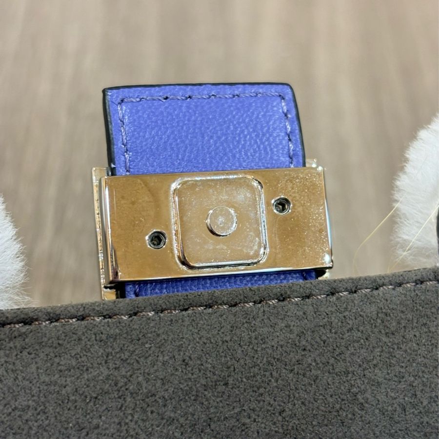 FENDI MICRO BAGUETTE 紫 毛怪 斜背包 手提包 肩背包 手拿包 相機包-6
