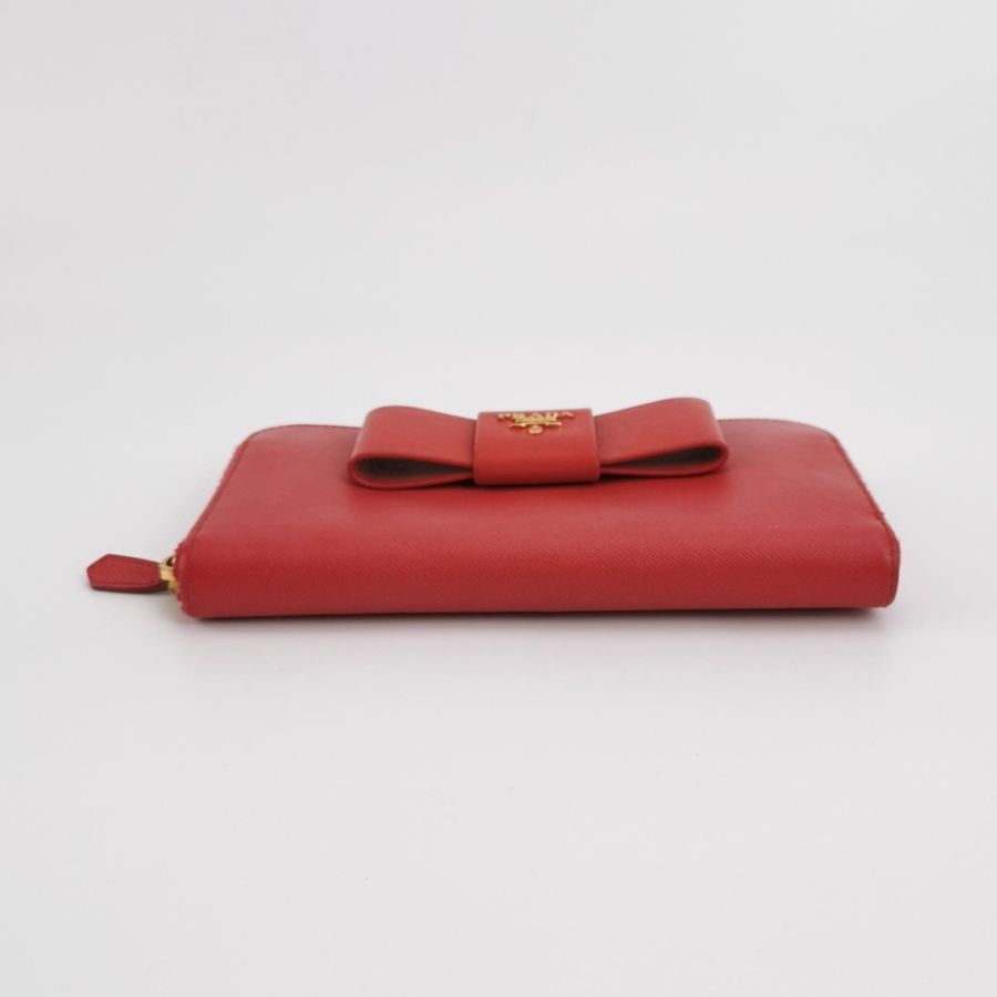 ❤️【Prada 牛皮紅色蝴蝶結字母 Logo 拉鏈長夾】❤️-3