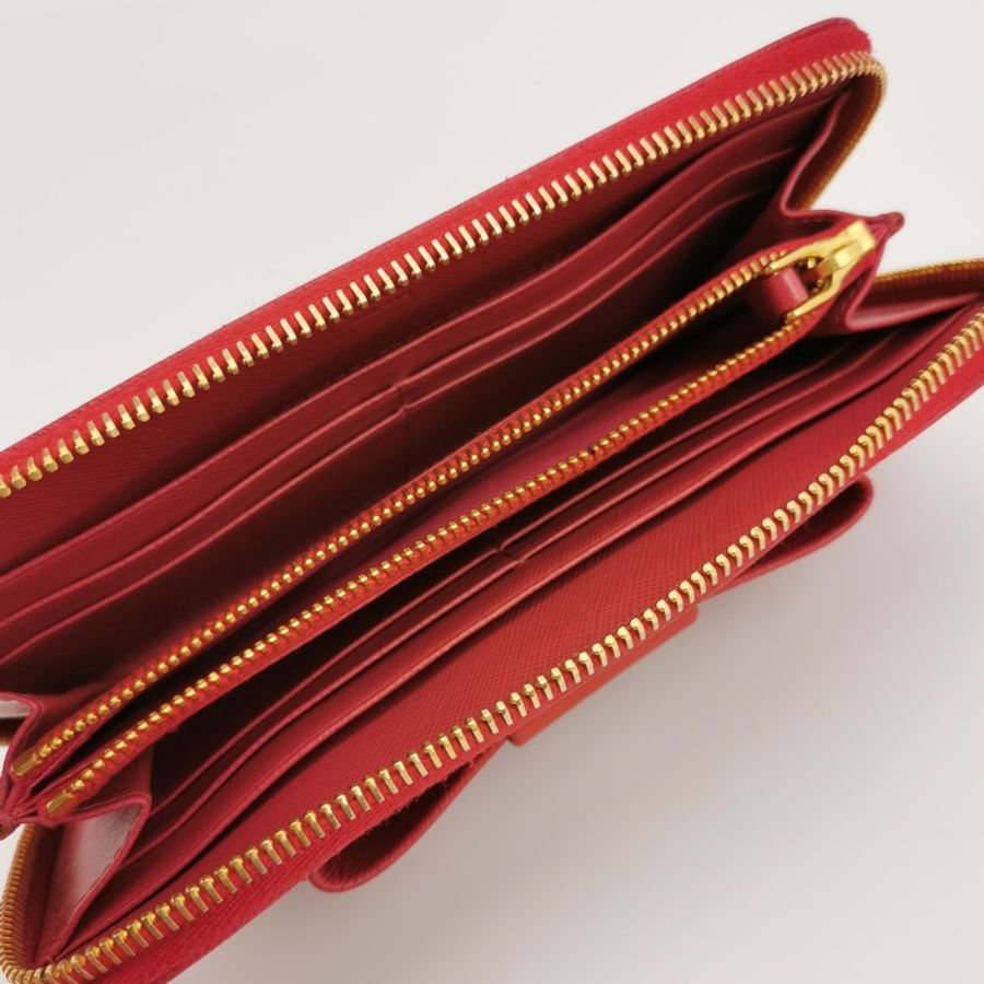 ❤️【Prada 牛皮紅色蝴蝶結字母 Logo 拉鏈長夾】❤️-11