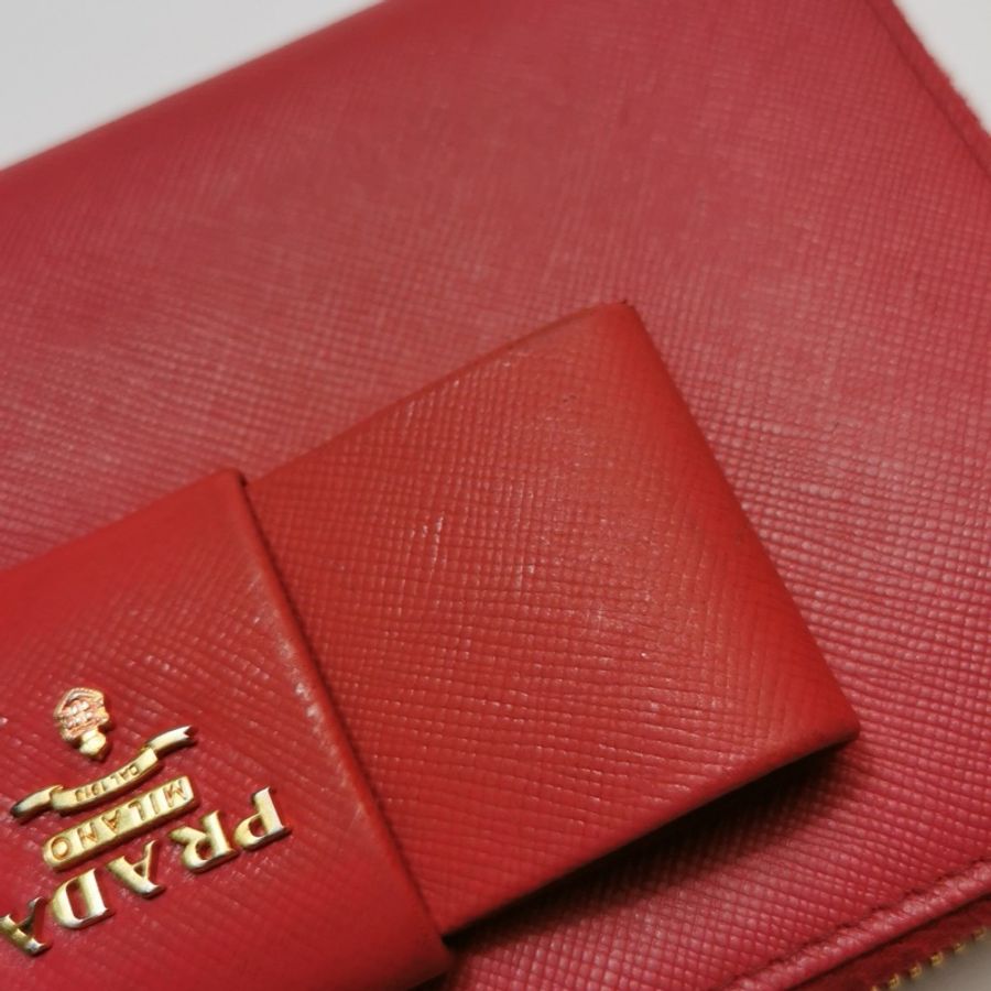 ❤️【Prada 牛皮紅色蝴蝶結字母 Logo 拉鏈長夾】❤️-13