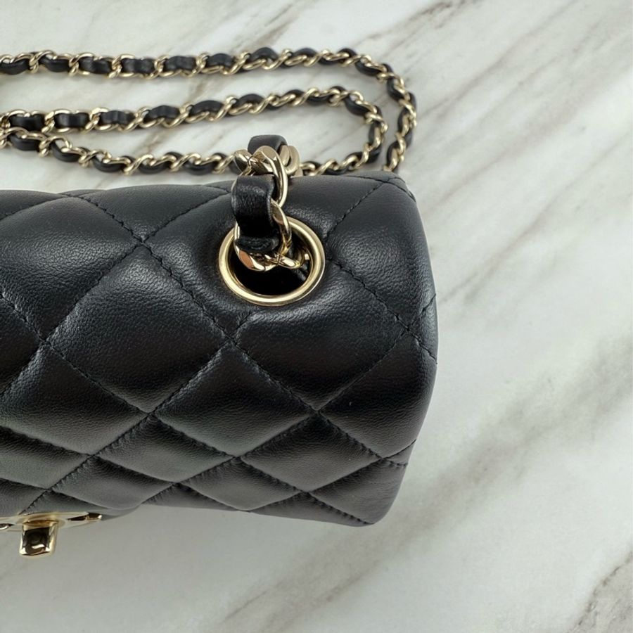 Chanel 香奈兒 經典菱格紋 CF 20 Mini Coco Classis Flap 黑色淡金釦-16