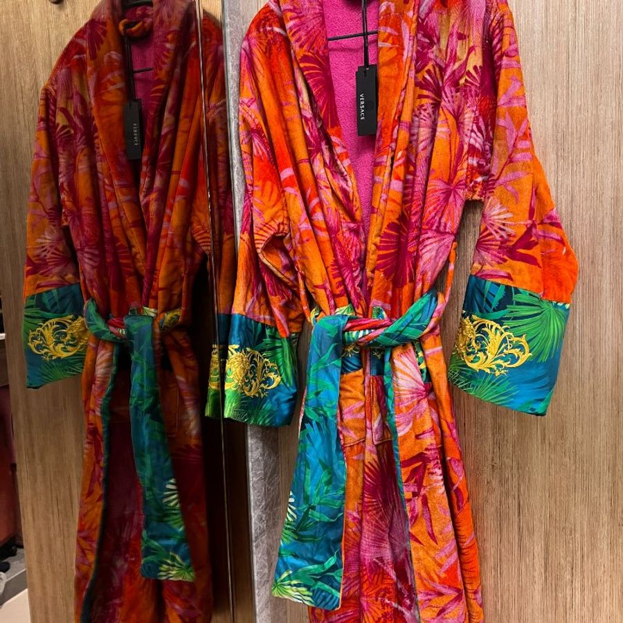 【全新品】 Versace Jungle印花浴袍(全新)【母親節限時降價出售】-0