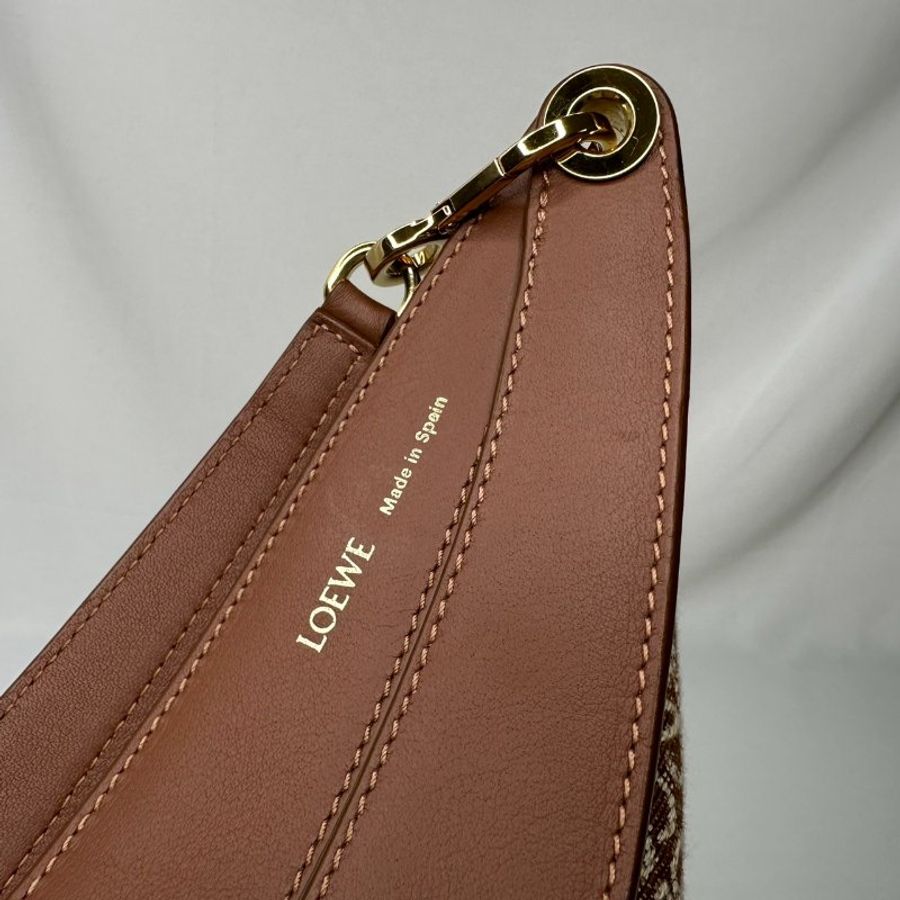 LOEWE Luna緹花肩背半月包-7