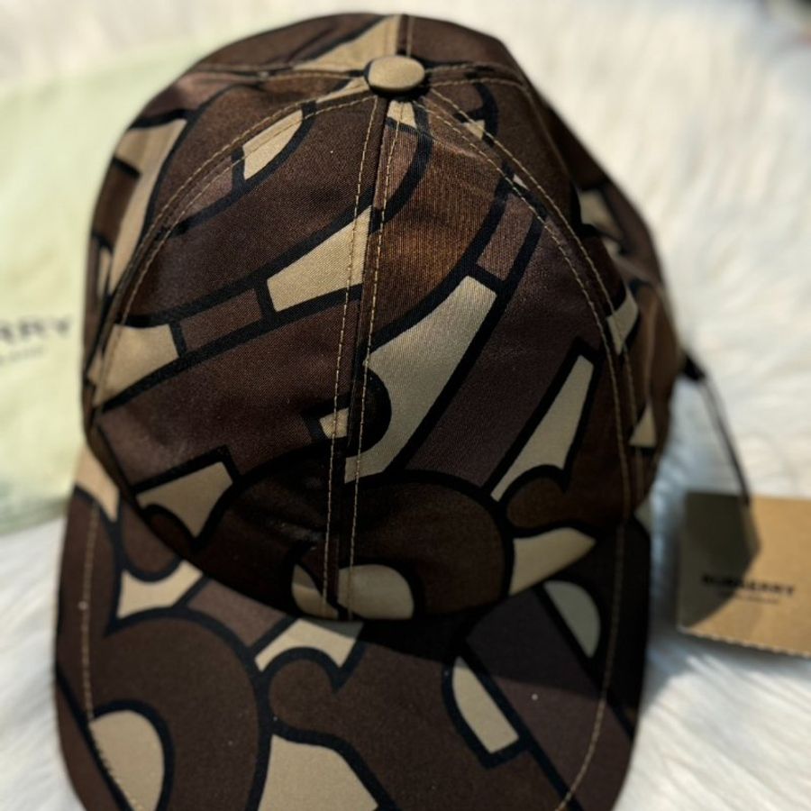 BURBERRY滿版球帽-1