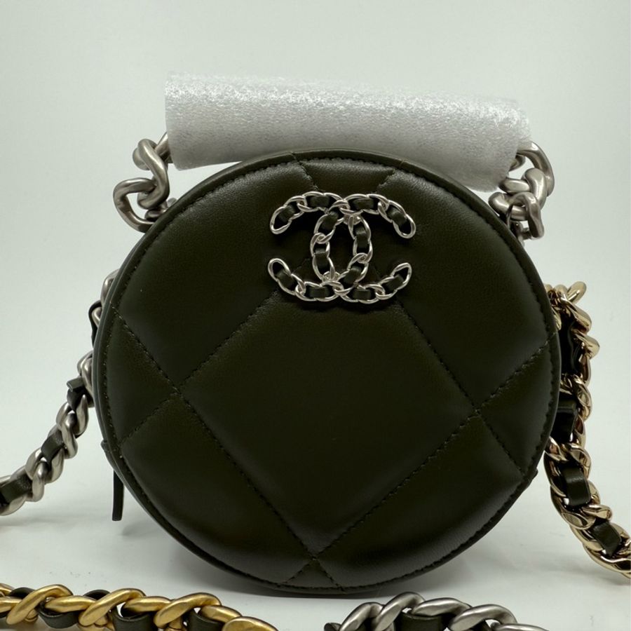 Chanel 19 Round Clutch Lamb Dark Green-1