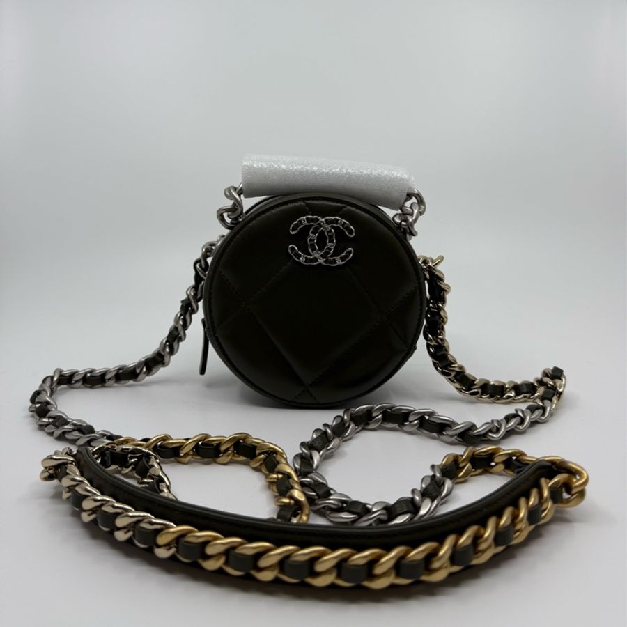 Chanel 19 Round Clutch Lamb Dark Green-2