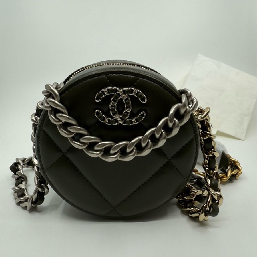 Chanel 19 Round Clutch Lamb Dark Green-7