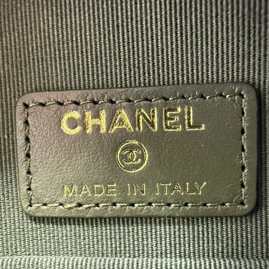 Chanel 19 Round Clutch Lamb Dark Green-9