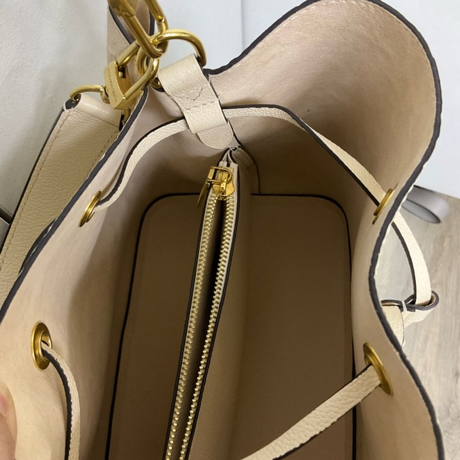 👛😘 Louis Vuitton白色皮革壓紋水桶-7