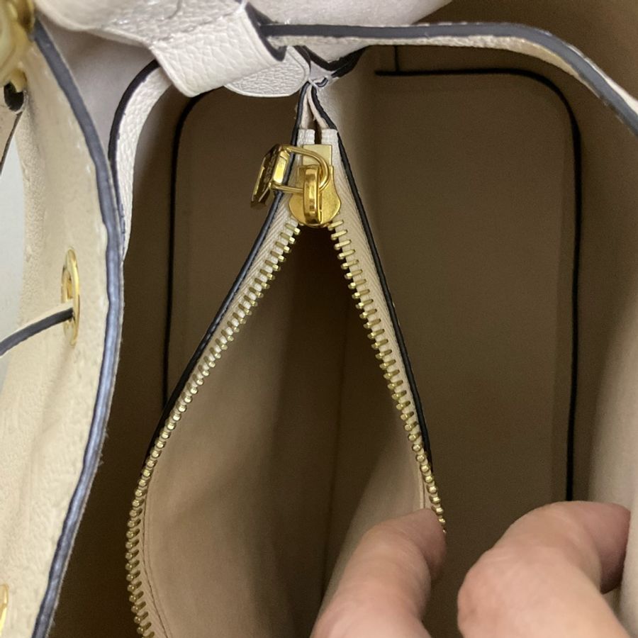 👛😘 Louis Vuitton白色皮革壓紋水桶-9