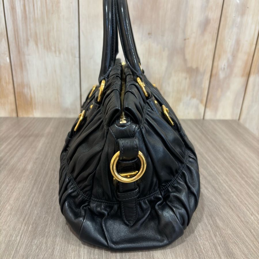 PRADA 黑 羊皮 金 LOGO 拉鍊包 肩背包 斜背包 手提包 高菲包 高飛包-3