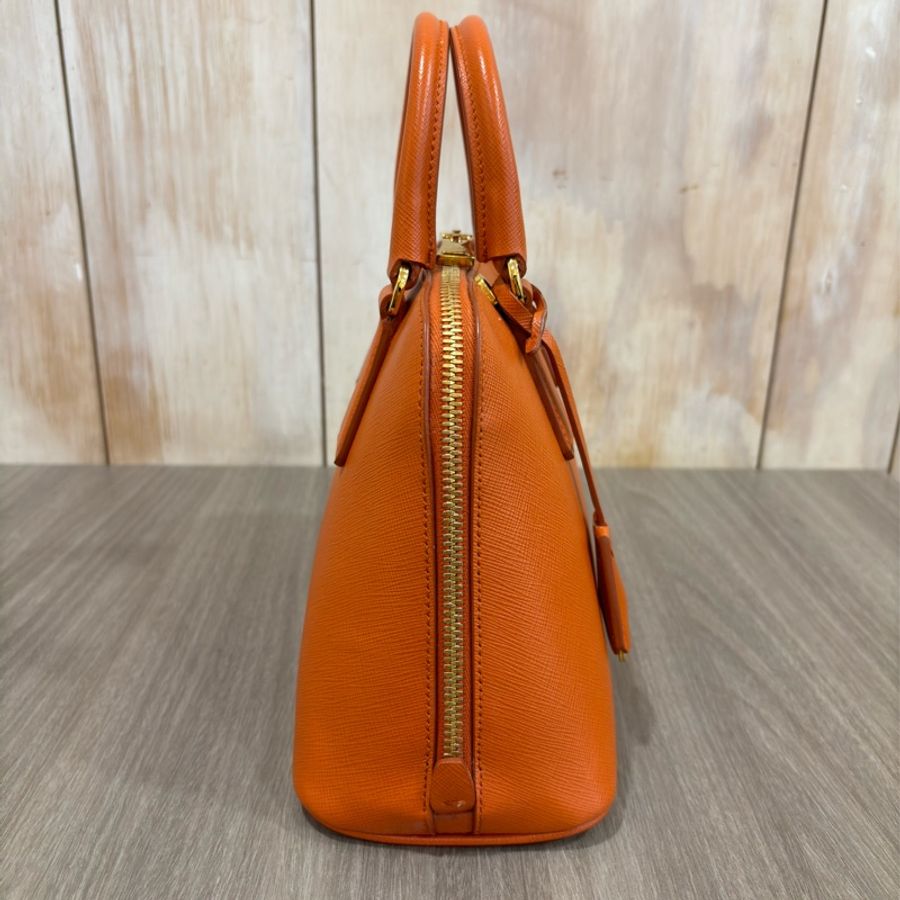 PRADA 1BA838 愛瑪仕 橘 牛皮 拉鍊包 肩背包 斜背包 手提包 ALMA 貝殼包-1