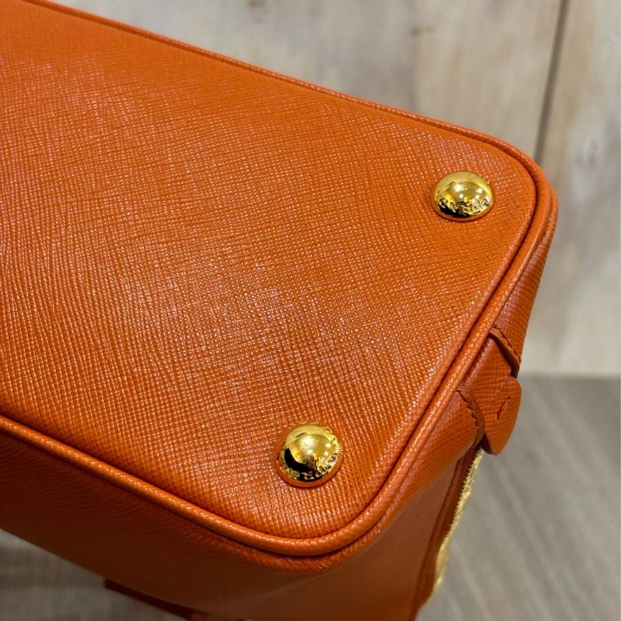 PRADA 1BA838 愛瑪仕 橘 牛皮 拉鍊包 肩背包 斜背包 手提包 ALMA 貝殼包-10