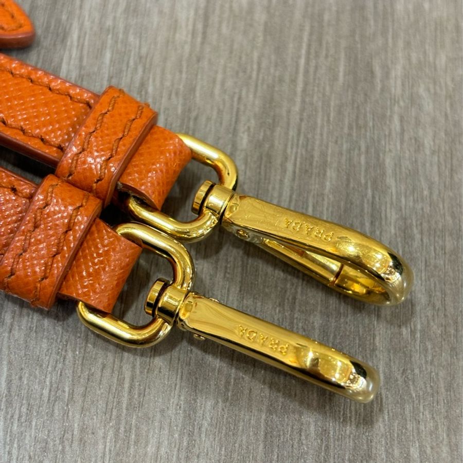 PRADA 1BA838 愛瑪仕 橘 牛皮 拉鍊包 肩背包 斜背包 手提包 ALMA 貝殼包-29