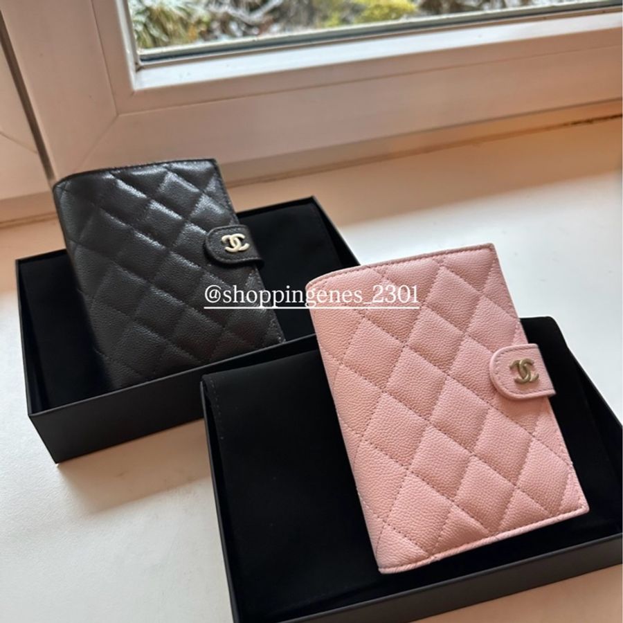 香奈兒 Chanel 全新品 經典護照包 黑色金釦 荔枝牛皮-8